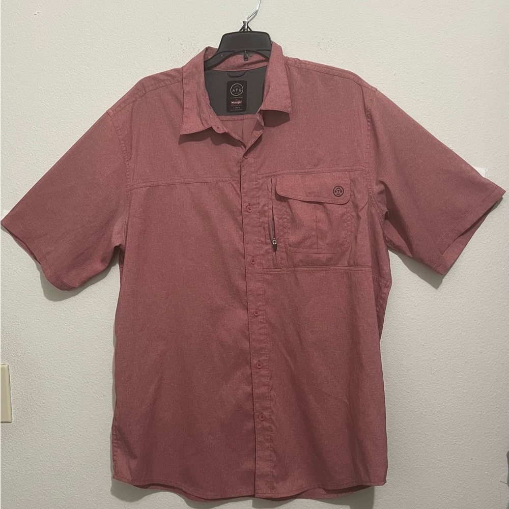 Wrangler ATG Men's Size Large Regular Fit Button Up Short Sleeve Shirt